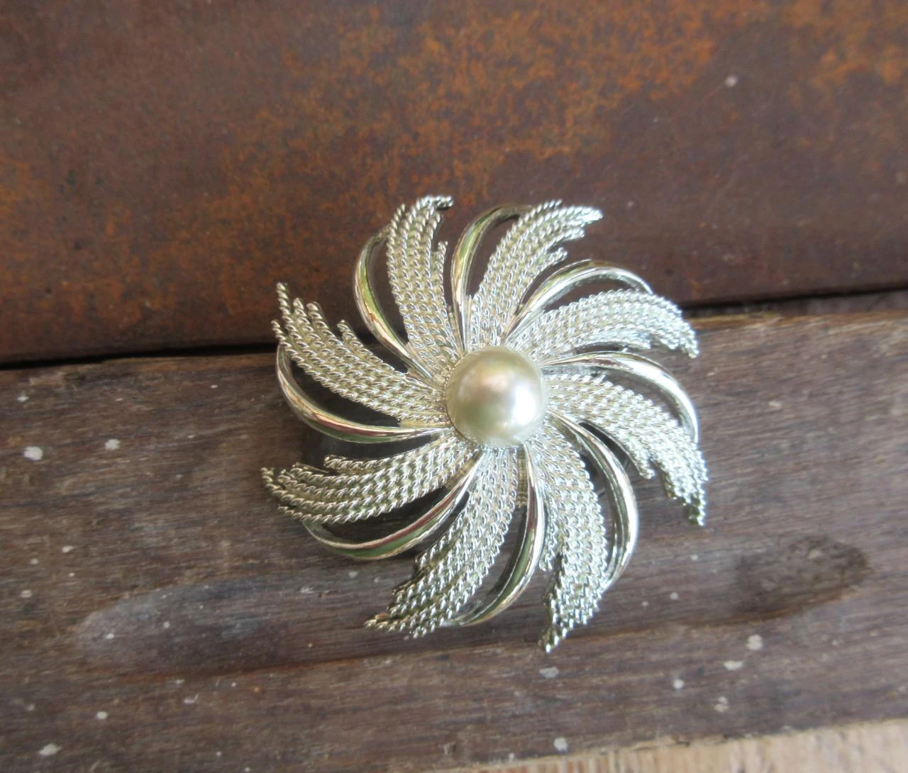A beautiful silver flower-shaped brooch, signed Sarah Cov, retro.. – photo 6
